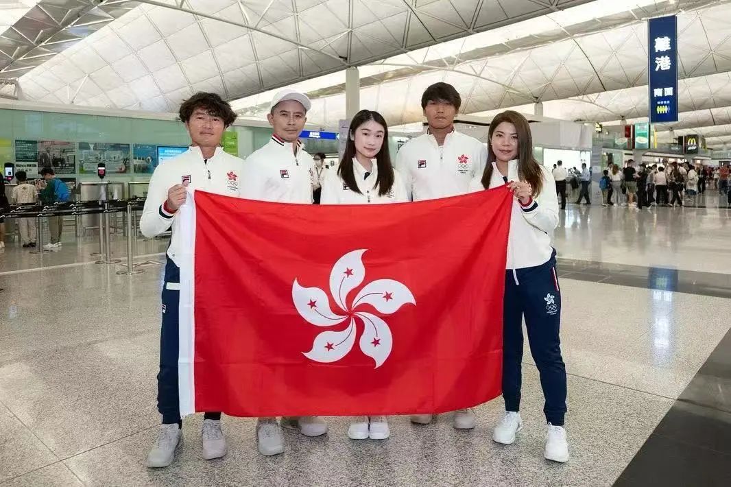 中国香港代表团启程